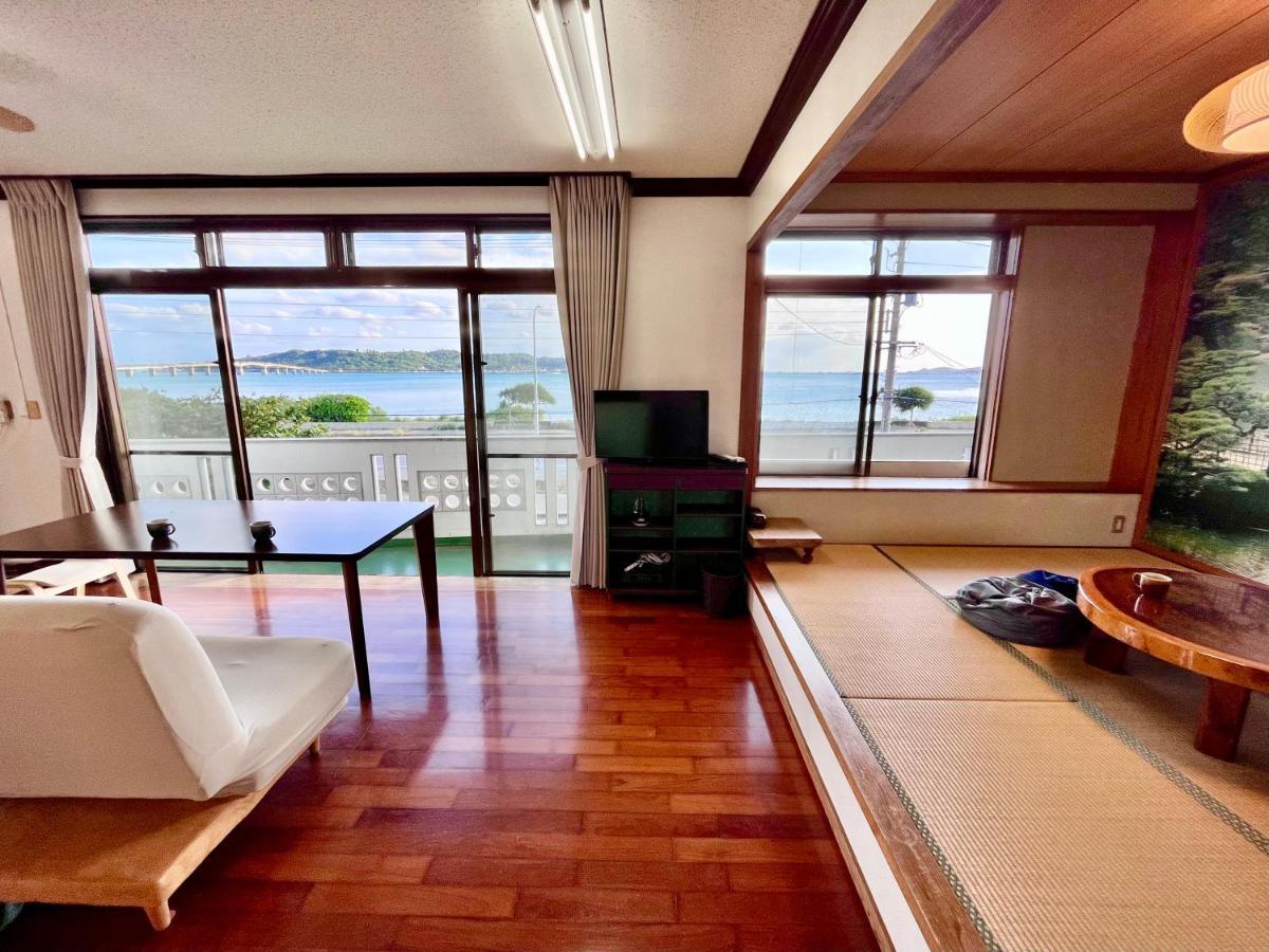バーベキューもできる! 海と浜比嘉大橋を一望できる宿 Henza Eksteriør billede
